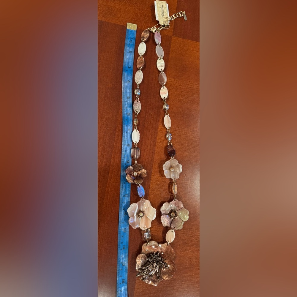 Beautiful flowers design long necklace. Brand new with tags. - Picture 4 of 8